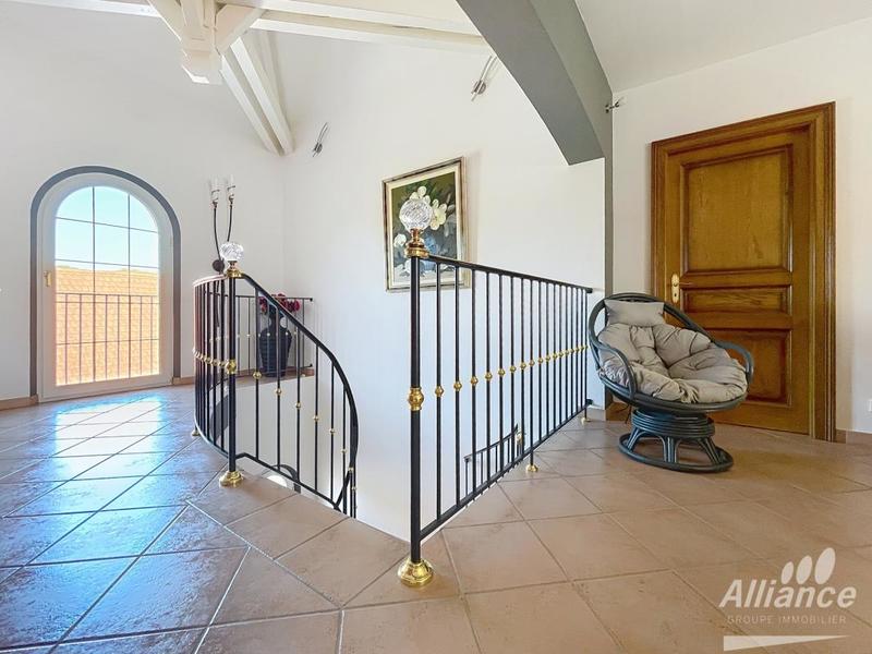 Propriété - 255 m² - 6 pièces