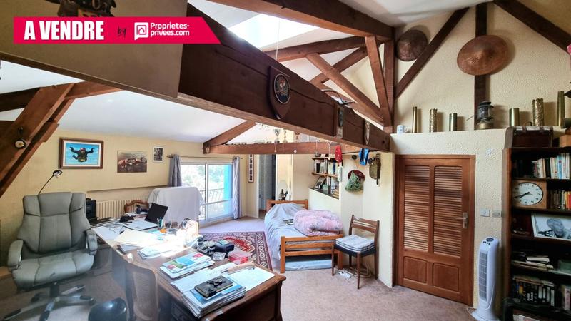 Maison - 237 m² - 9 pièces