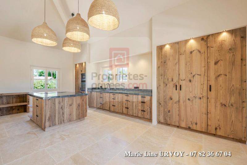 Maison - 300 m² - 8 pièces