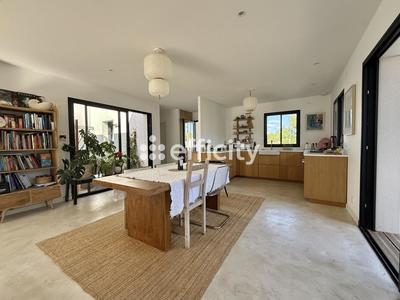 Maison - 104 m² - 4 pièces