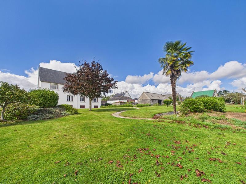 Maison traditionnelle - 222 m² - 9 pièces