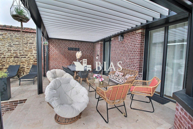 Maison - 250 m² - 10 pièces