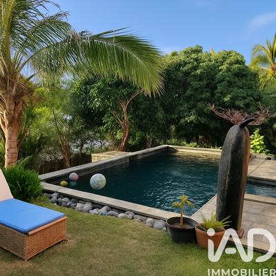 Maison - 237 m² - 8 pièces