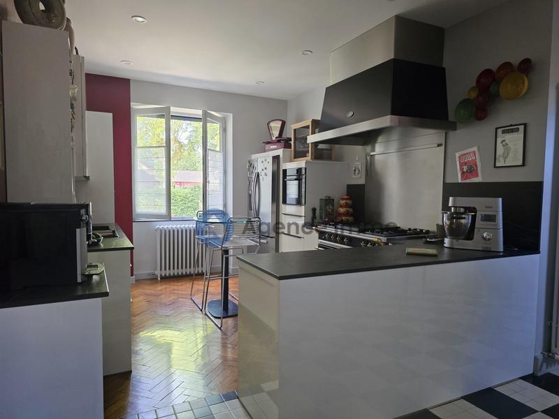 Maison - 207 m² - 6 pièces