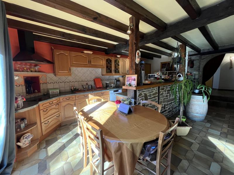 Maison - 201 m² - 8 pièces