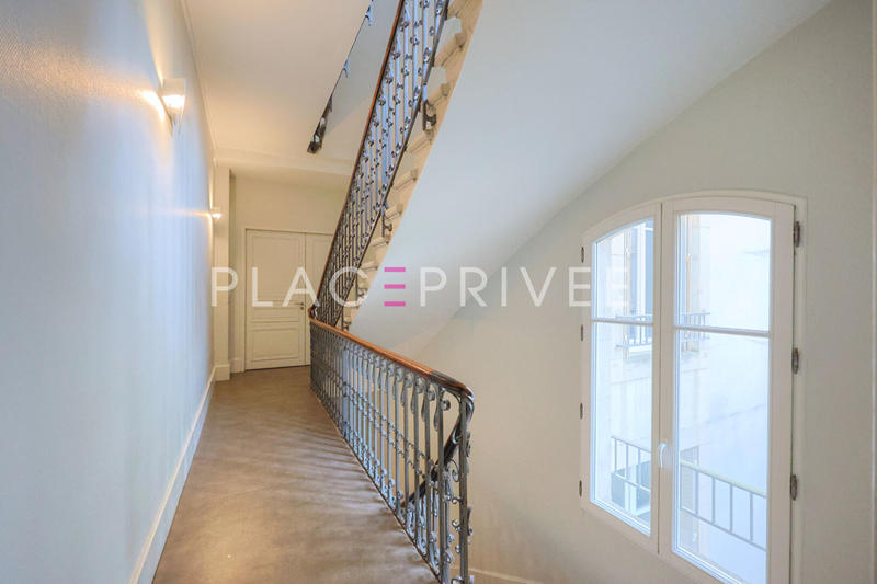 Bureau - 128 m² - 4 pièces