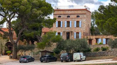 Maison - 496 m² - 12 pièces