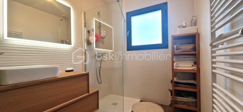 Maison - 93 m² - 4 pièces