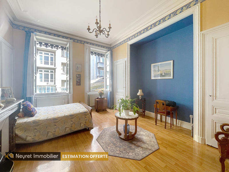 Appartement - 110 m² - 4 pièces