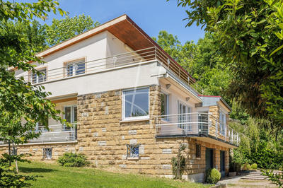 Villa - 223 m² - 8 pièces