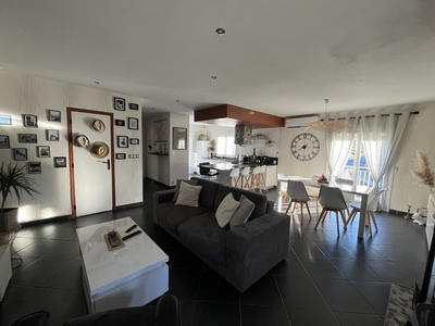 Maison - 220 m² - 9 pièces