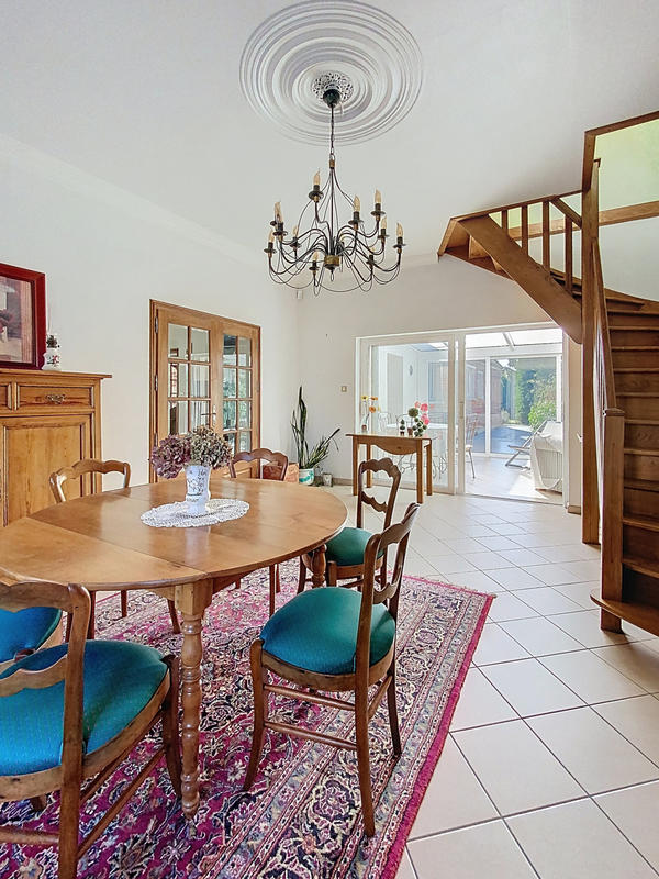 Maison - 185 m² - 8 pièces