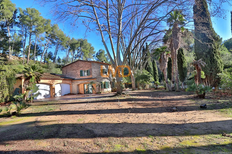 Local commercial - 814 m² - 20 pièces