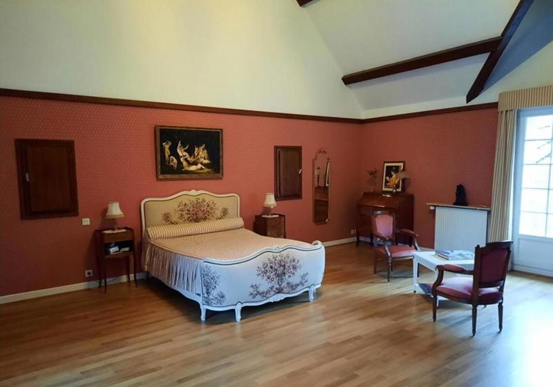 Maison - 285 m² - 9 pièces