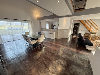 Maison - 217 m² - 7 pièces