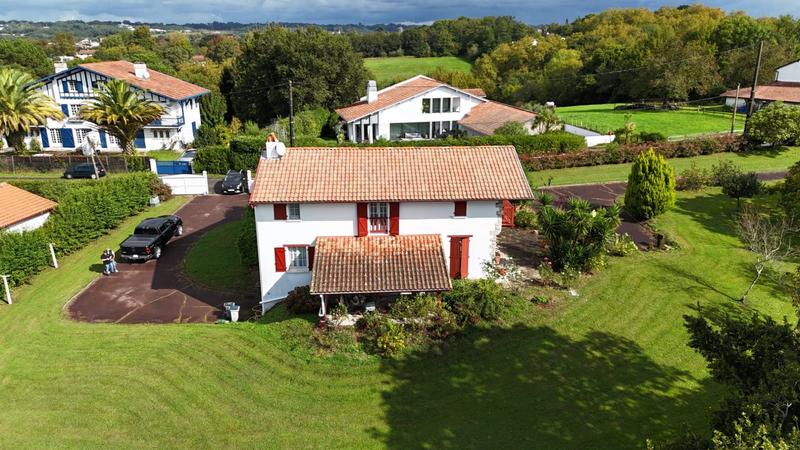 Maison - 250 m² - 7 pièces