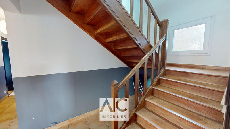 Maison - 157 m² - 7 pièces