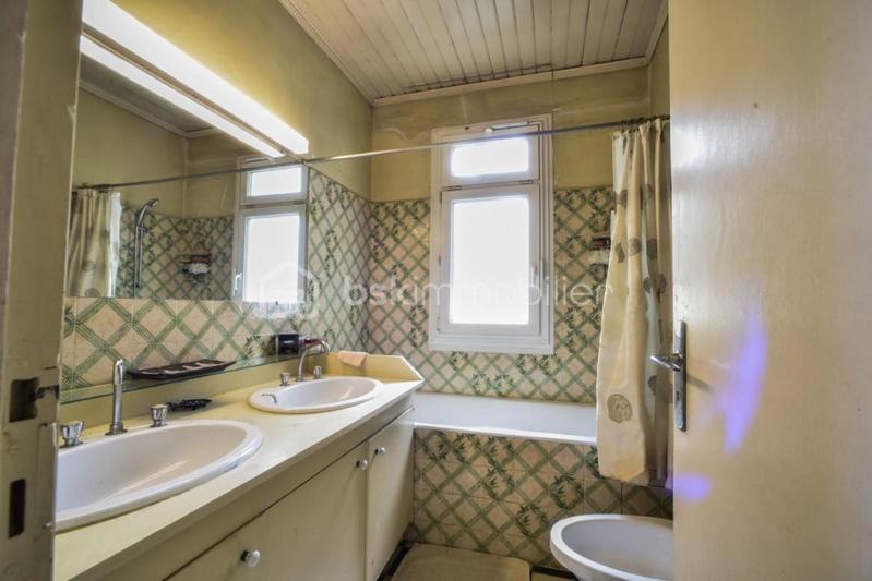 Maison - 214 m² - 8 pièces