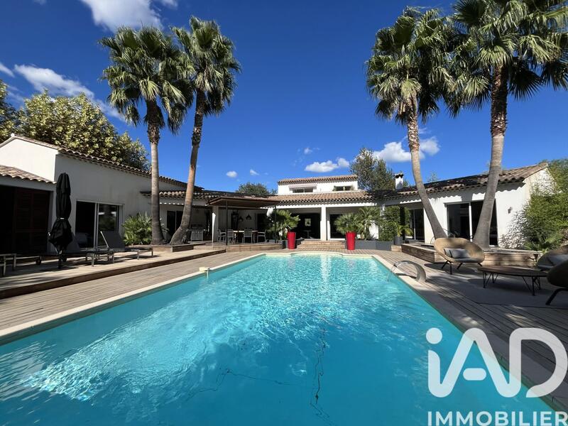 Maison - 250 m² - 7 pièces