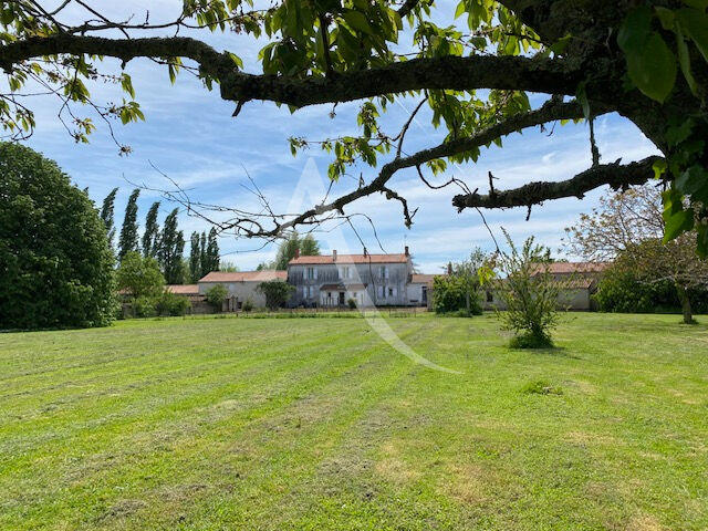 Maison - 250 m² - 9 pièces