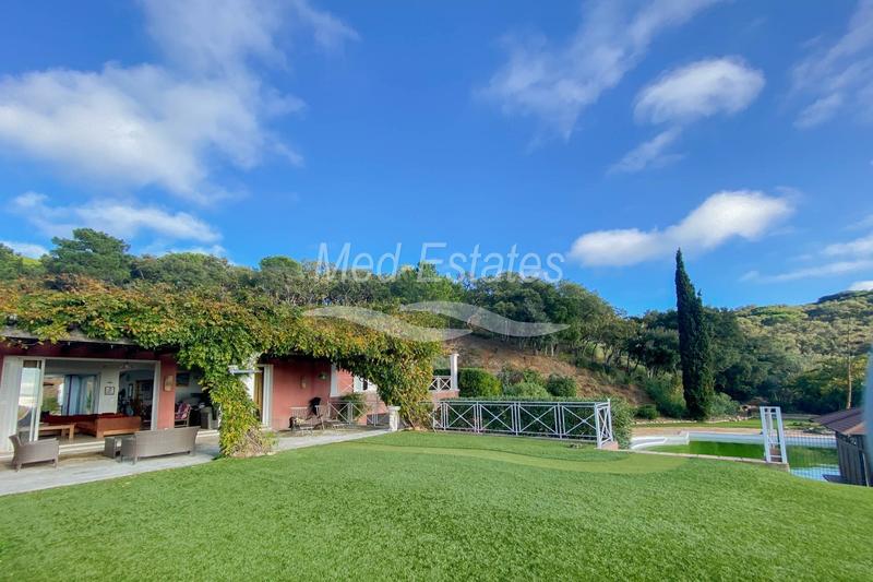 Propriété - 400 m²