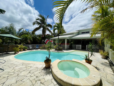 Maison - 167 m² - 6 pièces