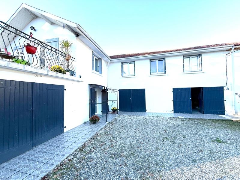 Maison - 353 m² - 12 pièces