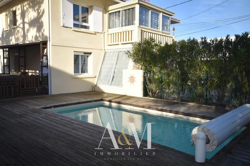 Maison - 220 m² - 7 pièces