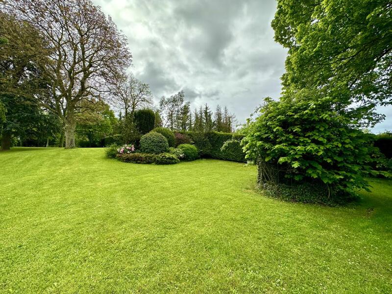 Maison ancienne - 310 m² - 9 pièces