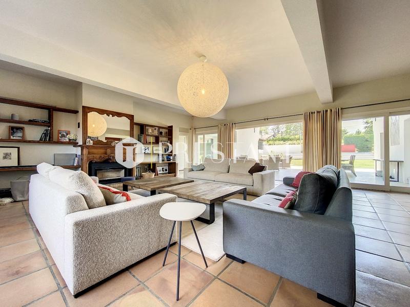 Maison - 301 m² - 11 pièces