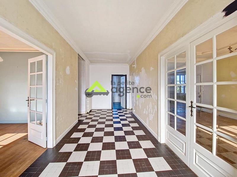 Maison - 275 m² - 10 pièces