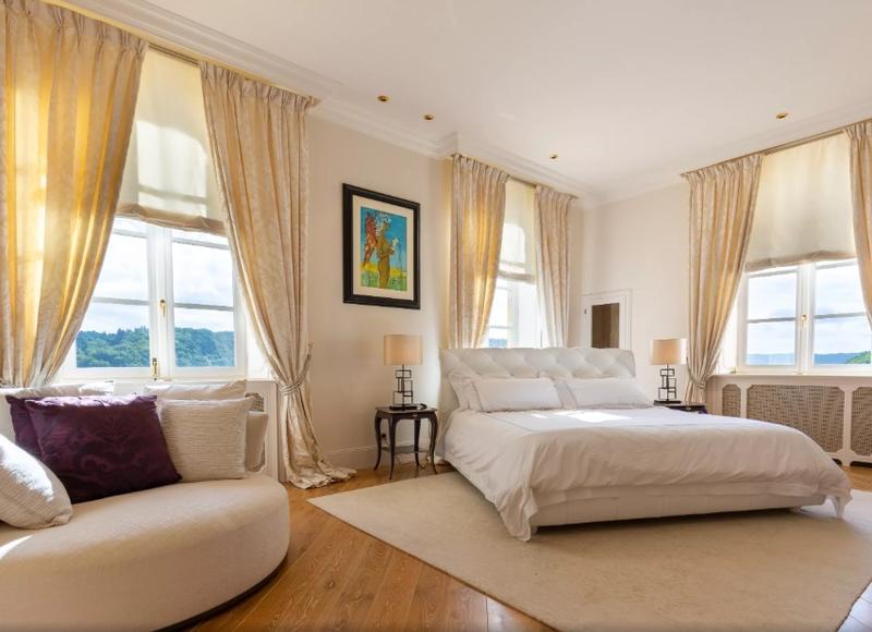 Manoir - 2 700 m² - 30 pièces