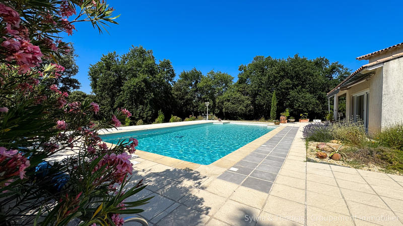 Maison - 285 m² - 8 pièces