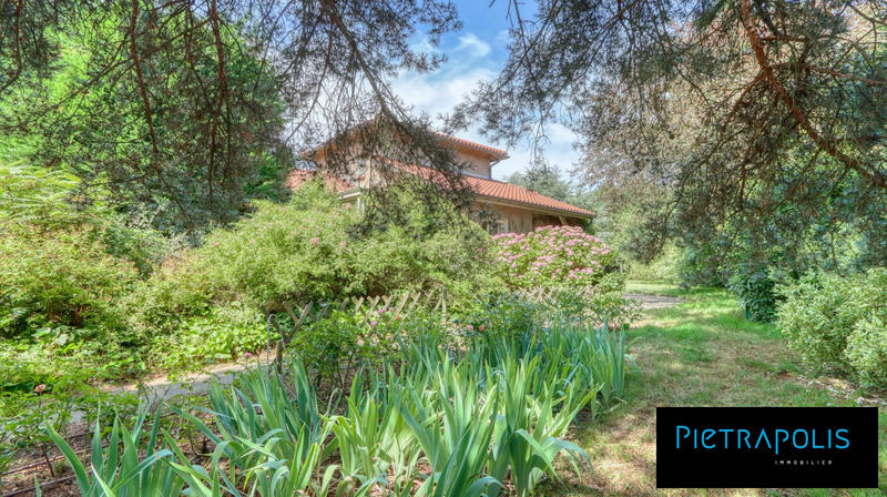 Maison - 201 m² - 6 pièces