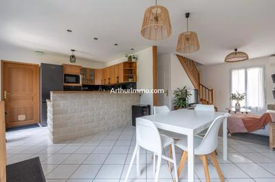 Maison - 99 m² - 6 pièces