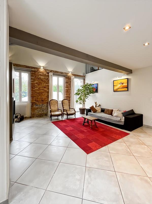 Maison - 240 m² - 8 pièces