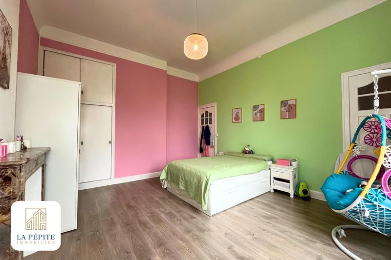 Maison - 305 m² - 13 pièces