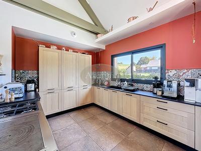 Maison - 220 m² - 5 pièces