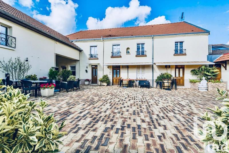 Maison - 469 m² - 12 pièces