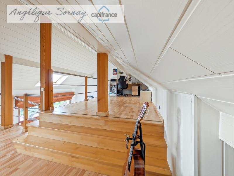 Maison - 210 m² - 8 pièces