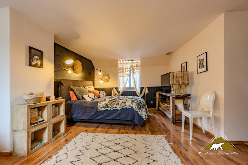 Maison - 600 m² - 12 pièces