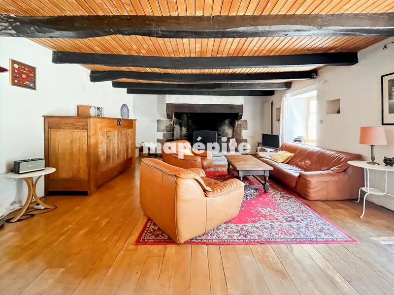 Maison - 1 275 m² - 19 pièces