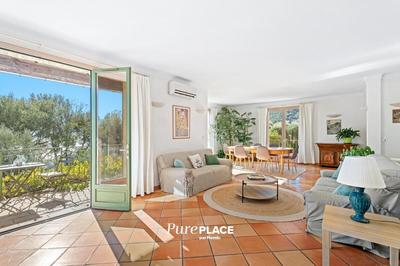 Villa - 236 m² - 6 pièces