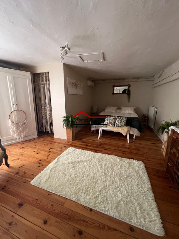 Maison - 256 m² - 4 pièces