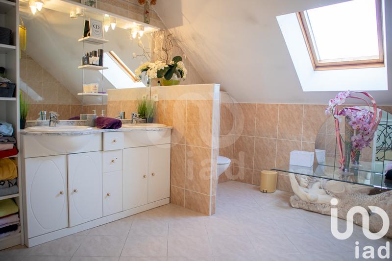 Maison - 210 m² - 8 pièces