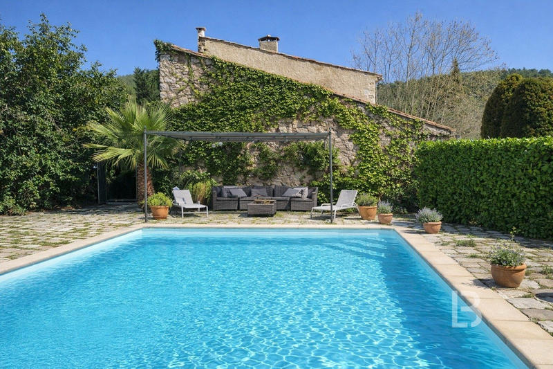 Mas - 325 m² - 10 pièces