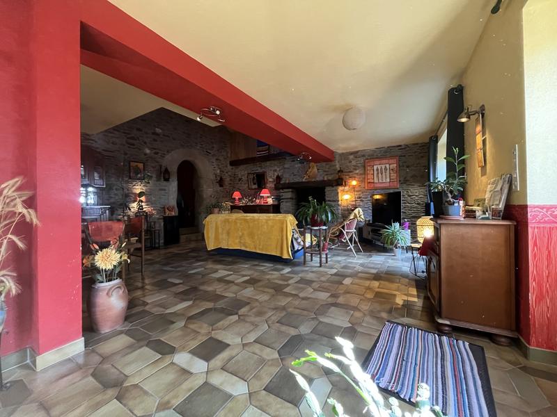 Maison - 201 m² - 8 pièces