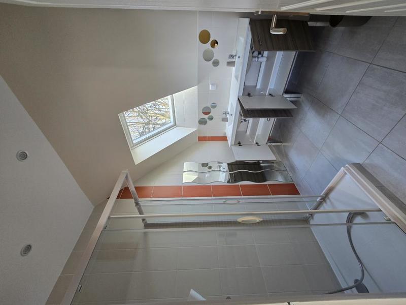 Maison - 246 m² - 9 pièces