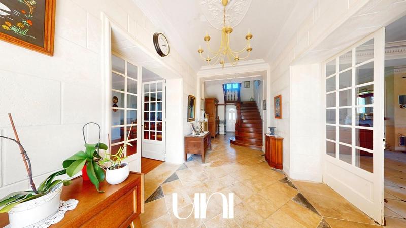 Maison de maîtres - 367 m² - 12 pièces