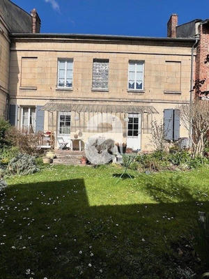 Maison - 180 m² - 8 pièces